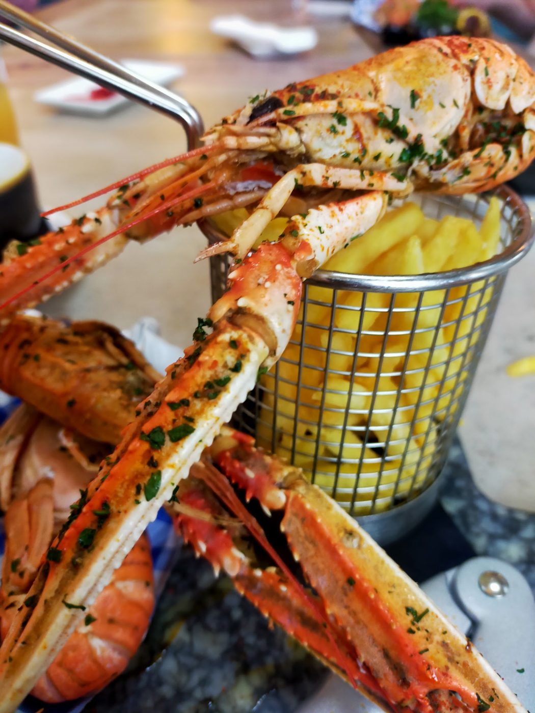 Crab claws with a basket of chips